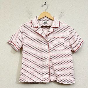 SLEEPY JONES Allover Heart Print Pajama Top in White/Red
